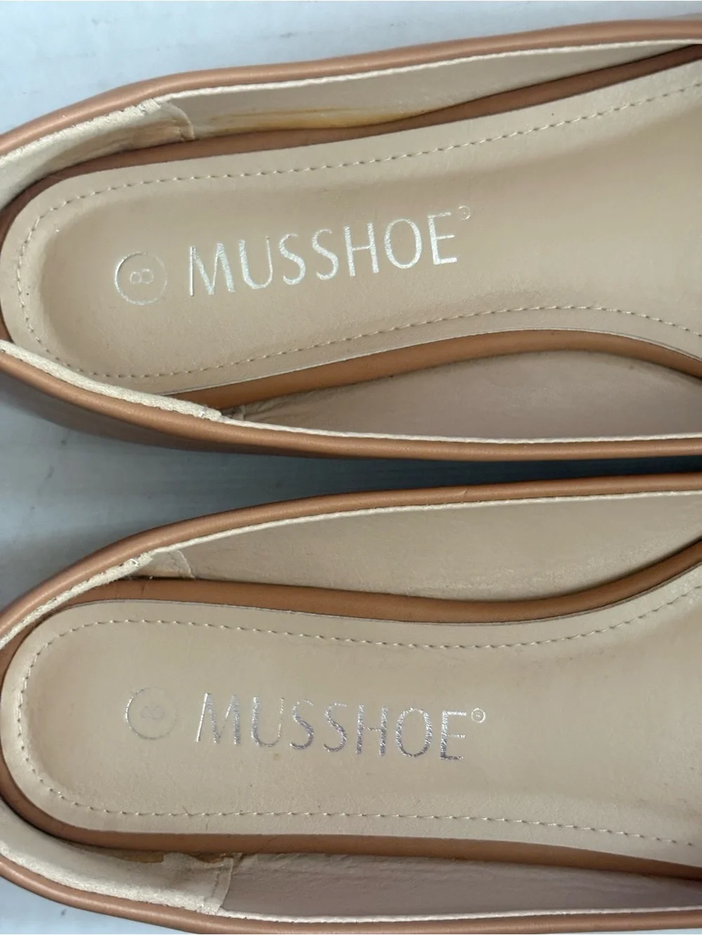 Musshoe Women’s Sz 8 Classic Tan Faux Leather memory foam comfort Ballet Flats